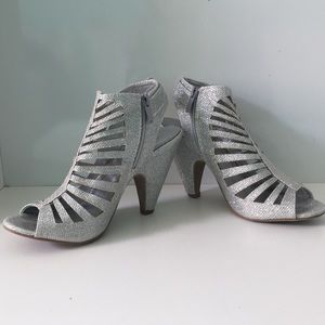 Top Moda shiny silver heels!